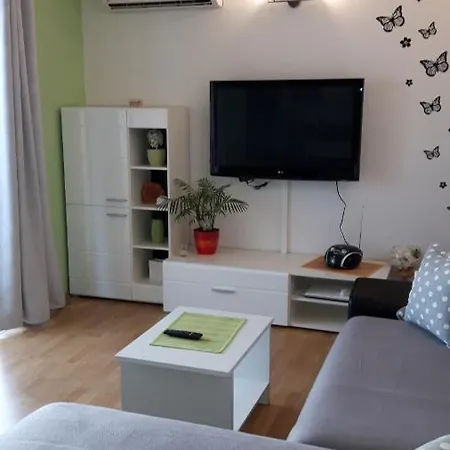 Ara * Makarska