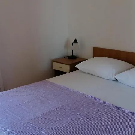Ara * Makarska
